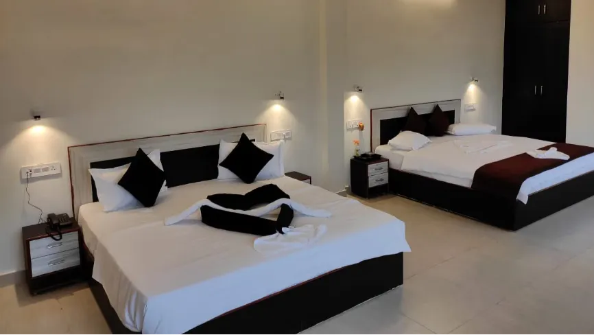 Family Deluxe Room with Mountain View ( 2 double bed)